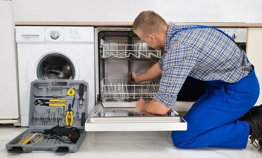 Yenimahalle Finlux servisi teknisyen ekibi beyaz eşya tamiri yaparken